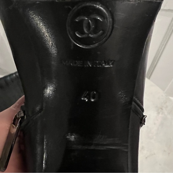 Chanel black leather booties with silver chain size 40 - Picture 4 of 11